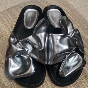 Zara metallic bow slides | silver, black | 37